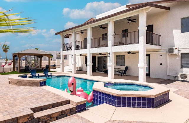 Entertainers Dream w/ Heated Pool & Spa + Views!