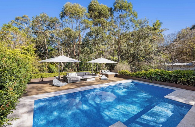Entertainers delight 3 bedroom house with pool and fire pit