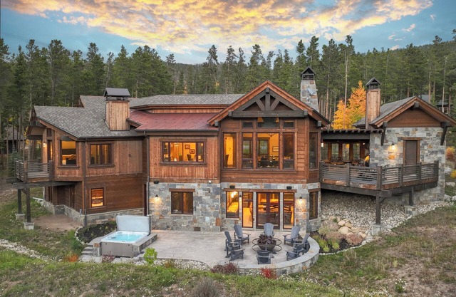 Entertaining Masterpiece, game tables, hot tub, outdoor kitchen, and incredible views!