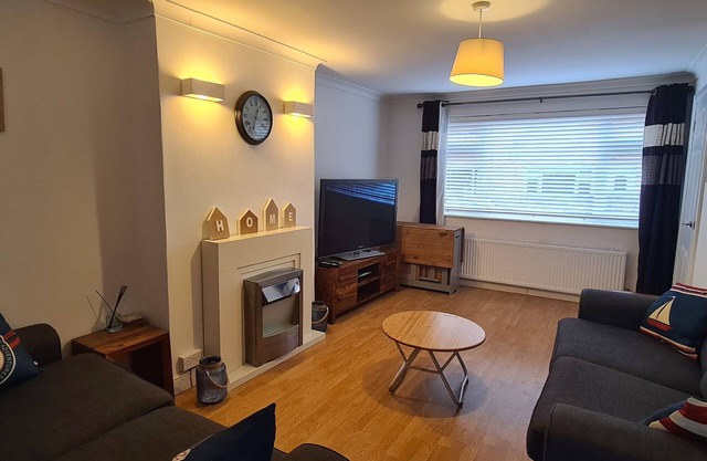 Entire 2 bed family home in Bridlington Old Town with a lovely year round garden