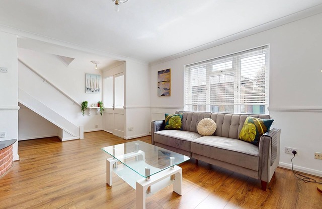 Entire 3 Bed Home in Basildon Sleeps up to 6