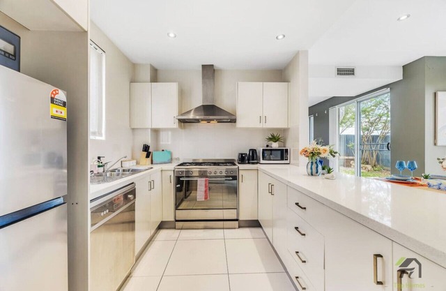 Entire 3 bedrooms Townhouse in Baulkham Hills
