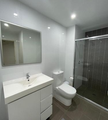 Entire 3 bedroom apartment in Mascot