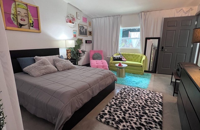Entire 3 Room Boutique Hotel with Pool and Hot Tub
