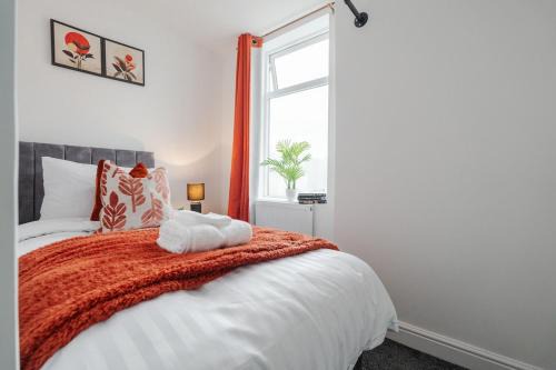 Entire 4 Bedroom house in Bootle Liverpool-Ideal for contractors, family and group-Free Parking & Free internet-Sleeps 7