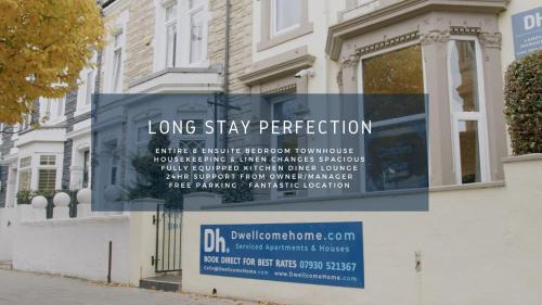 Entire 8 Ensuite Bedroom Coastal Holiday Home Townhouse, Free Parking, Fully Equipped Kitchen, Dining Room & Lounge, Perfect for Family Gatherings, Long Term Contractor, Relocation, etc Stays, 20 mins to Sunderland & Newcastle, See our Site for Assurance