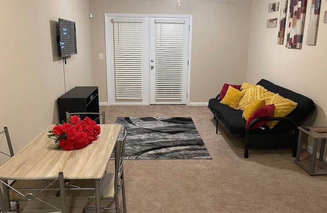 Entire Apartment Close to Camp Lejeune, Restaurants and Shops