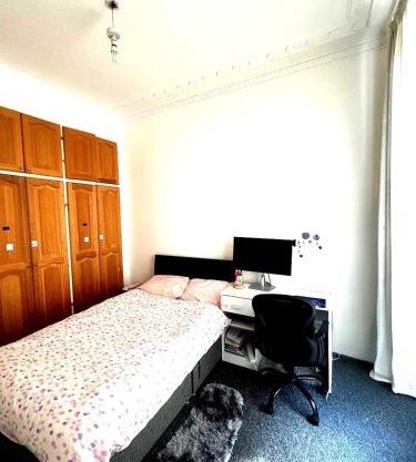 Entire apartment castle view - 10 mins from reading station town centre