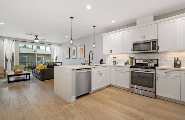 Entire Brand New 2-Bedroom #5 Luxury Townhouse!
