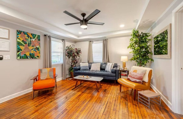 Entire Bungalow hosted by Medina