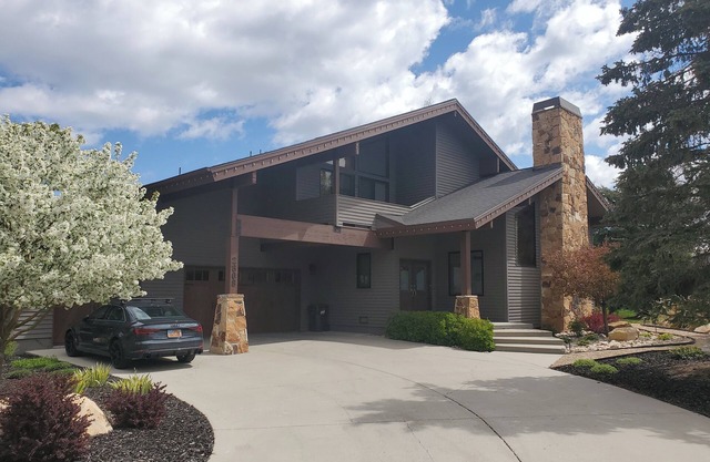 Entire central PC mountain house. Free shuttle bus to all Park City locations.