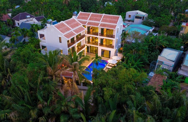 Entire Chiều Hạ Villa 12BR: Breakfast, Pool, Garden Kitchen