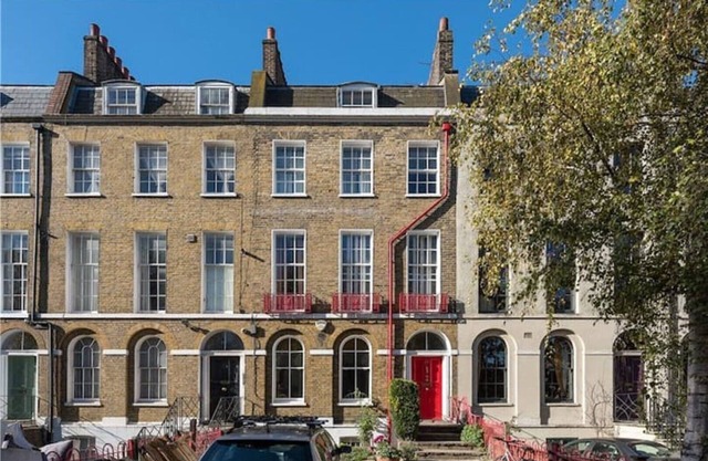 Entire Ground Floor Flat, Free Parking and Garden