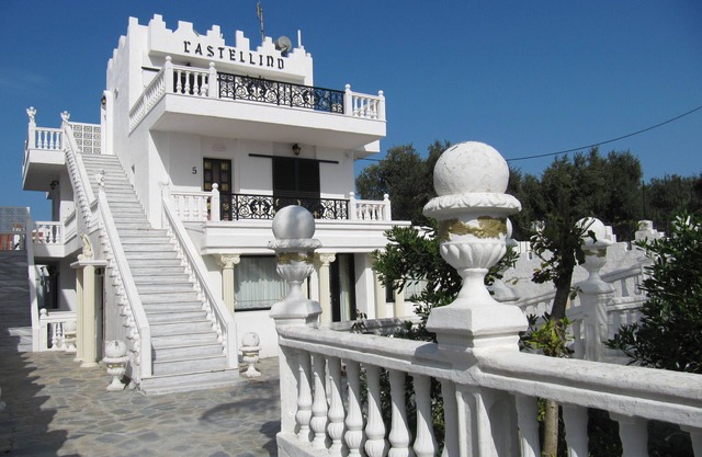 ENTIRE GUESTHOUSE - CASTELLINO (27 PEOPLE)