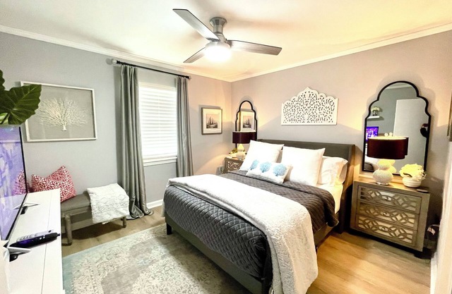 Gorgeous condo 2 bedroom 2 en-suites. Keurig, snacks, Jefferson Hwy. Mall nearby