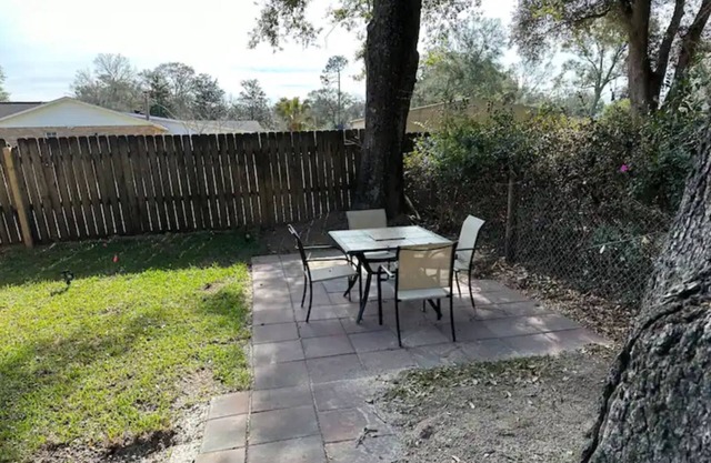 Entire Home - Dawn Villa Sleeps 6 Low Price!
