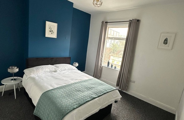 Entire home in Stoke-on-Trentn25 minutes from Alton towers