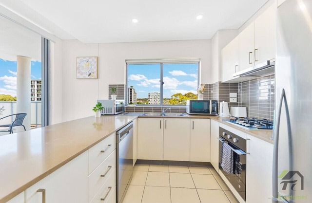 Entire Home in Lidcombe- New