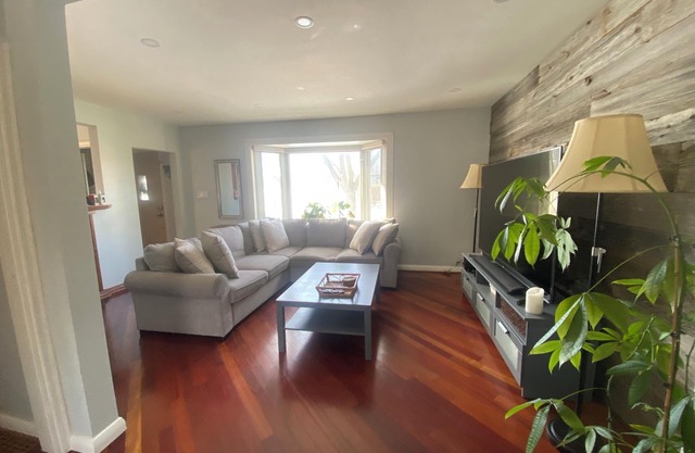Entire Home in Toronto - 10 mins YYZ
