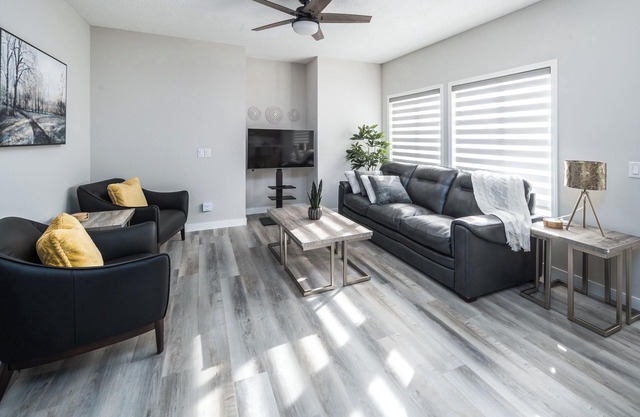Entire home! Newly renovated! AC& BBQ ! Sleep 8