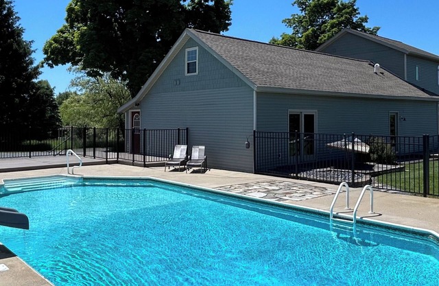 Maison entière, calme et spacieuse avec piscine, à 9 minutes du lac Michigan