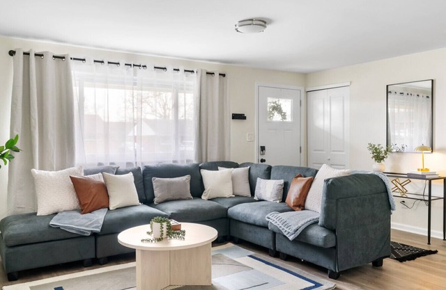 Entire Home|Updated|Patio|Pet-Friendly