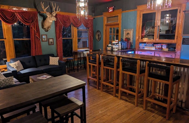 Entire House--13 Bedrooms