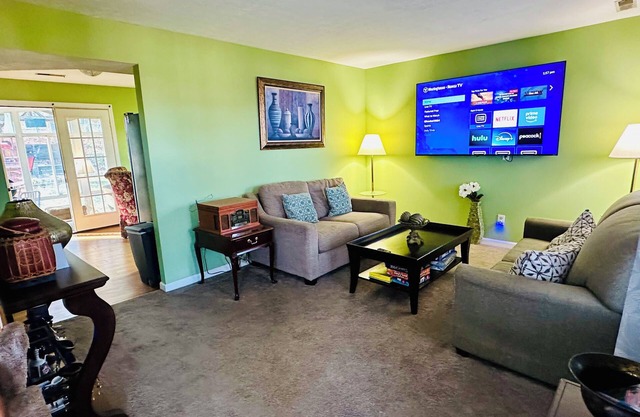 Entire House Family-Pets-Friendly Close to i65.