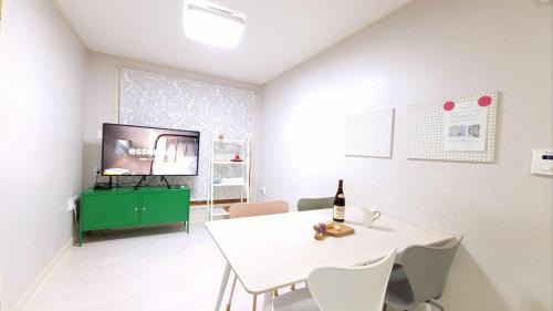 Entire House, One stop away from Seoul Stn by GTX