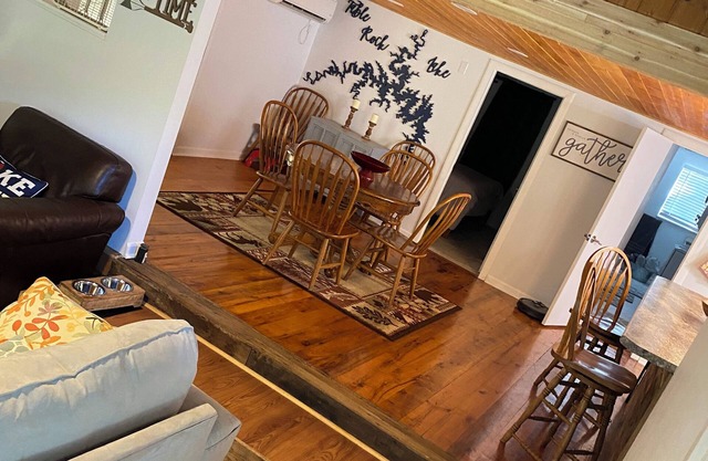 ENTIRE Lake cabin 17 miles from SilverDollar City. Very private! Request video