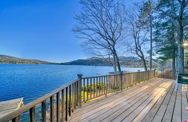 Entire lake front home minutes to Mount Sunapee