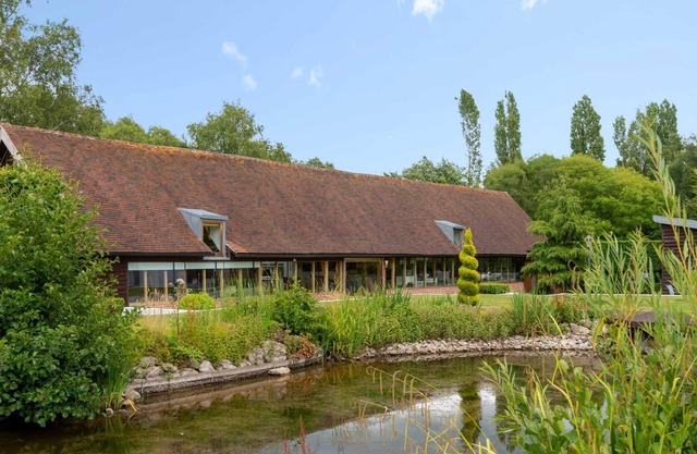 Luxury Barn with Lake and Garden - Canterbury