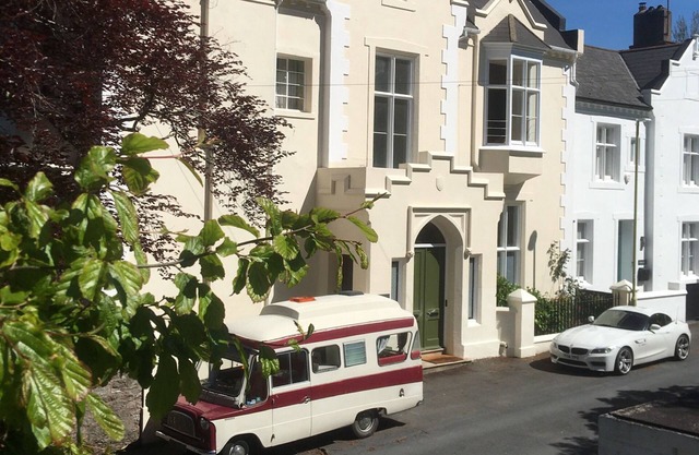 Entire Maisonette