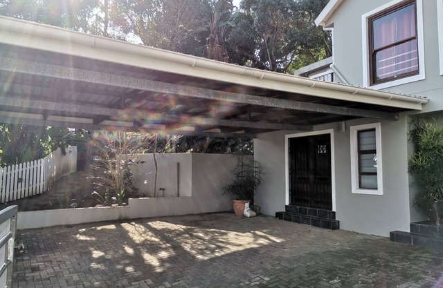 Entire pet friendly house, close to the river, beach, shops, restaurants, & more