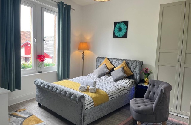 1 Bedroom Pet Friendly Apartment With Free Parking, WiFi, Netflix And Pool Table
