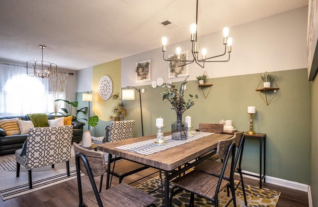 NEW ENTIRE PLACE COZY QUIET 2b2b TOWNHOUSE