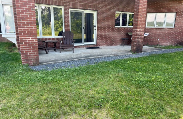 Entire private apartment suite in home with own entrance, views and private gym.