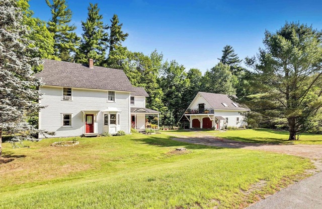 Entire Rustic Farmhouse minutes from Jay Peak