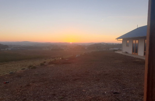 Pinnacle Studio, est un Eco Farm Stay hors réseau et nous inclut le petit déjeuner