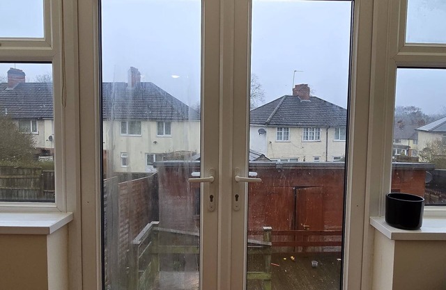 Entire Three Bedroom apartment in Yardley Wood with Wi-Fi and Parking