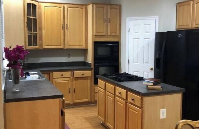 Entire Town House Close to DC