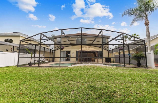 Entire Villa Vacation House 7 Br/4.5 BA Pool
