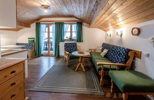 "Enzian" - holiday apartment / bed-sitting room / shower, toilet - brown, country house