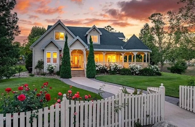 6BR Estate*Epic outdoor space!