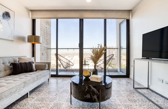 Epic Apt w/Balcony+Incredible View | Lounge+Gym