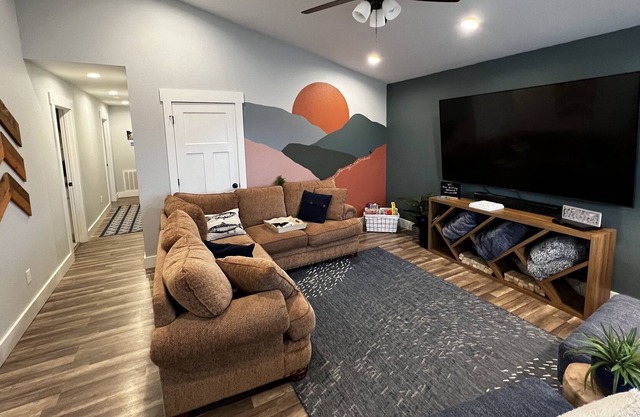 Comfy and Quaint Cottage in the Smokies