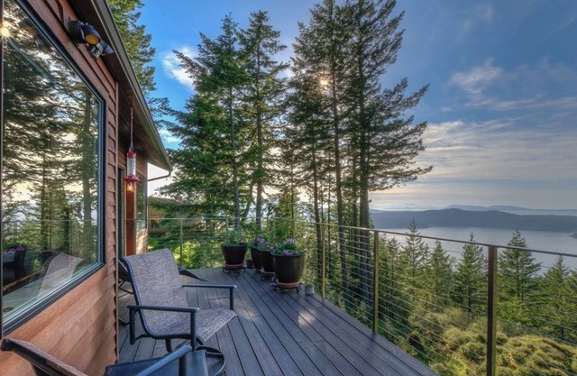 Epic water views, sauna, EV charger at Vista House