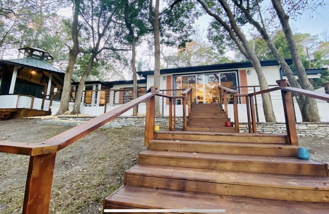Equestrian Lakefront Cottage