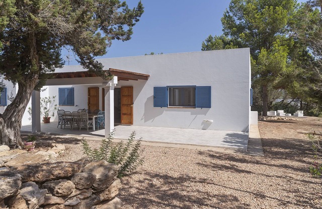 ES LLIRI BLANC - Wonderful house with views of the countryside and free WiFi.