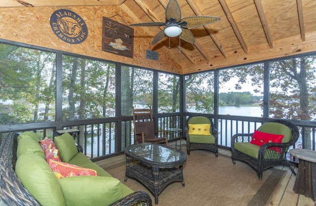 Escape the city and enjoy a warm real wood fire with a lakeview!